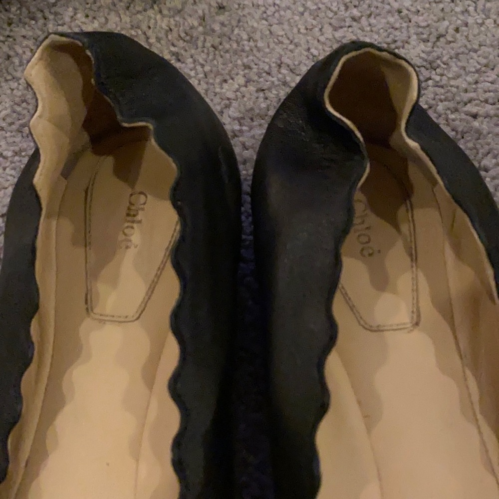 Chloe scalloped flats - black